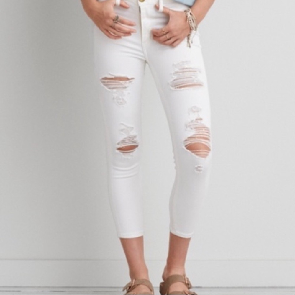 American Eagle White Distressed Crop Jeans